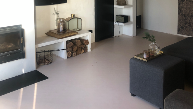 Betonvloer van de woonkamer verven - Amsterdam